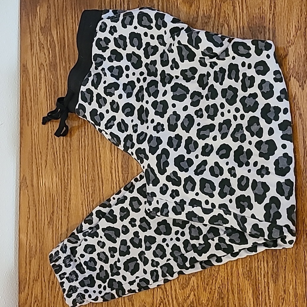 Nap Chat cheetah pajama pant size medium